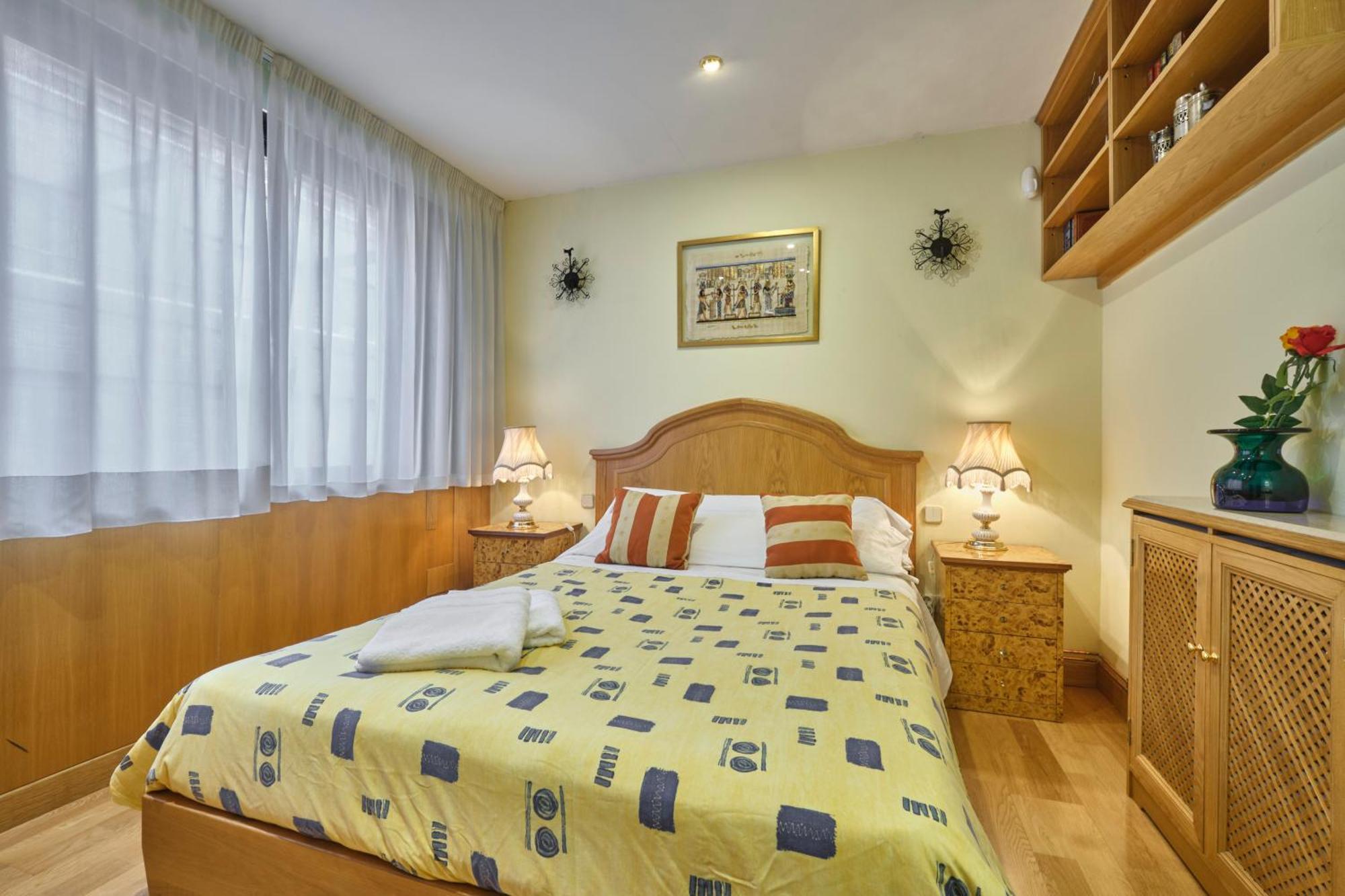 Apartamentos Carlos Madrid Exterior foto